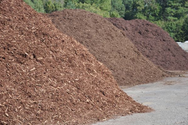 Brown Mulch Delivery in Powhatan